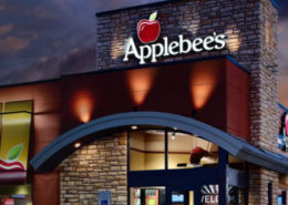 Night time exterior view of an Applebee's restaurant