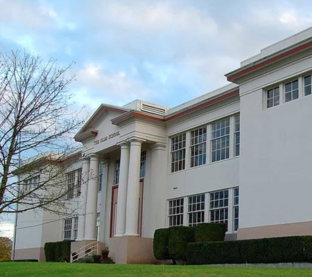 Daytime exterior view of John Gumm County Courthouse in Columbia County Oregon